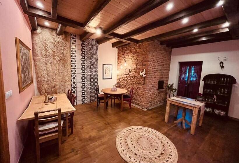 Семейный Номер, Pensiunea Agora