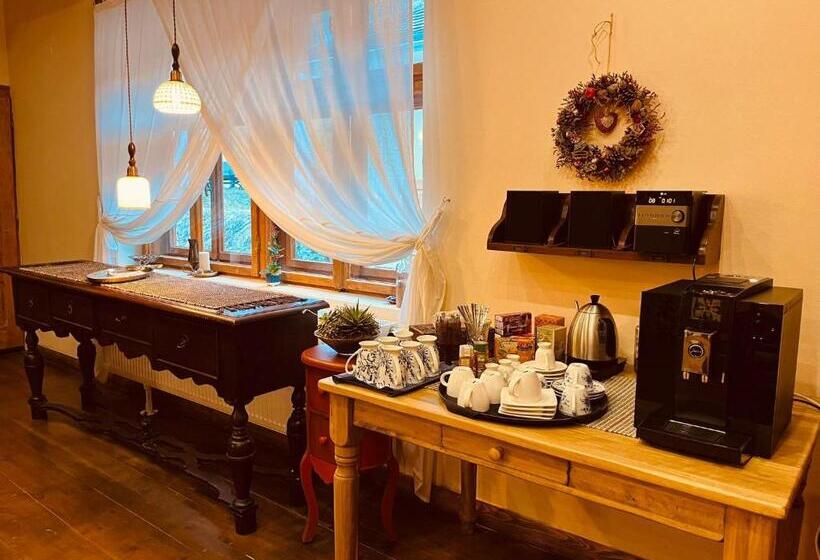 Семейный Номер, Pensiunea Agora