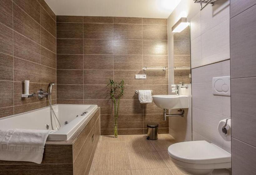 스위트, Lidový Dům