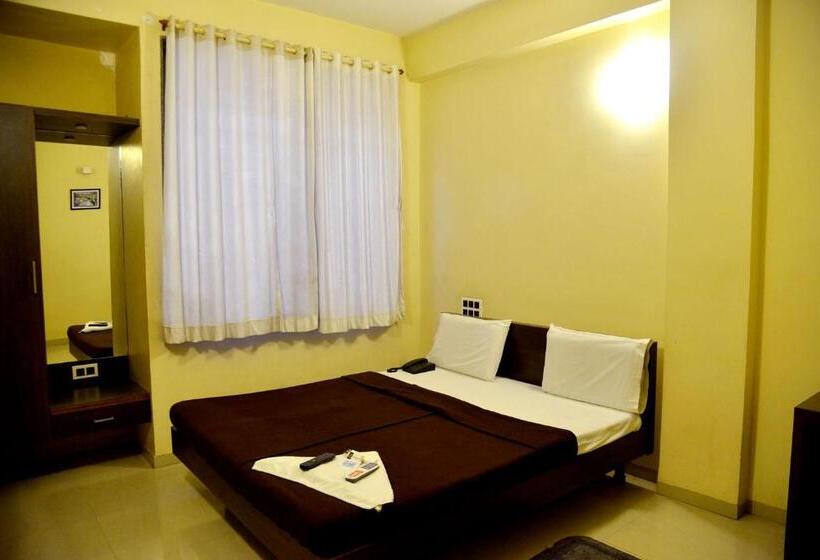 Quarto deluxe, Pandharinath Lodge