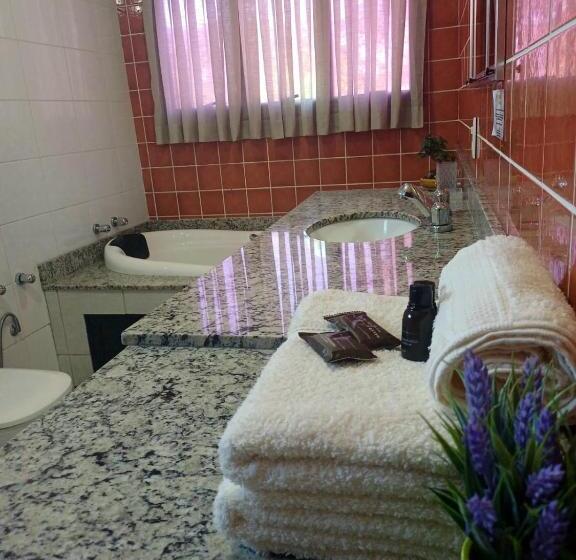 جناح مزود بجاكوزى, Pousada Estrela Mares