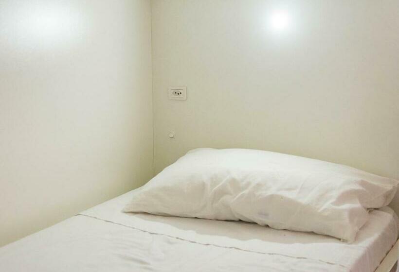 공동 객실, Albergue Explorer   Hostel