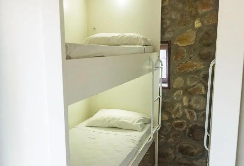 ルームシェアのワンベッド, Albergue Explorer   Hostel