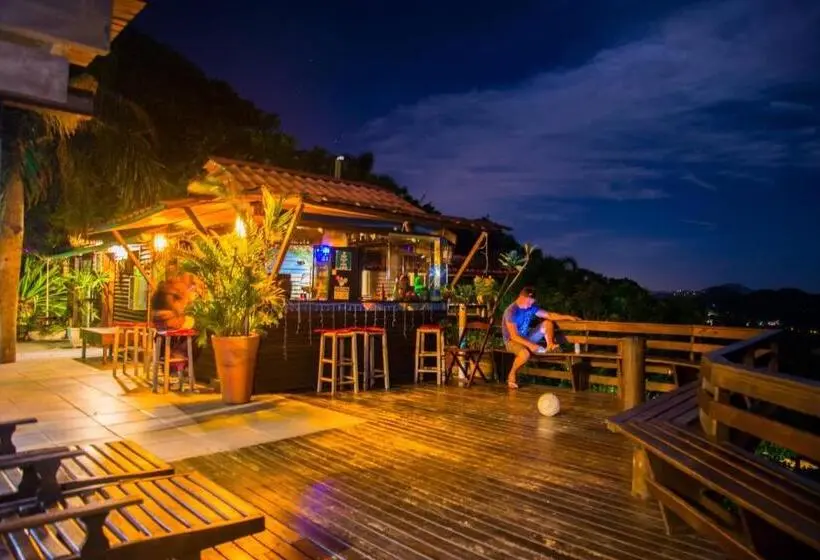 スイート, Albergue Explorer   Hostel