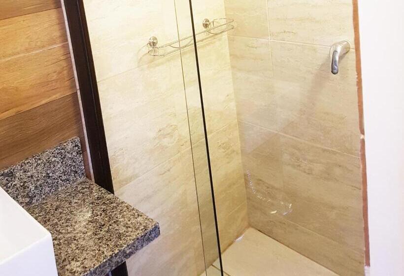 סוויטה דלוקס, Albergue Explorer   Hostel