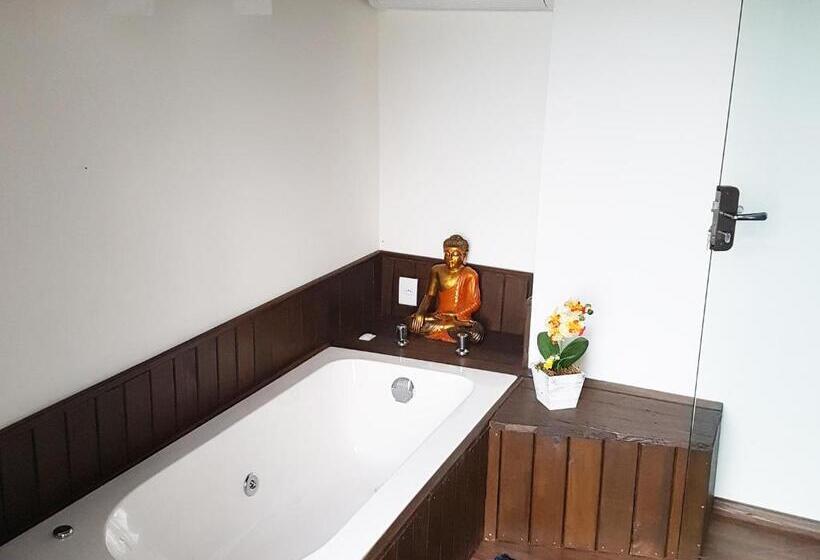 סוויטה דלוקס, Albergue Explorer   Hostel