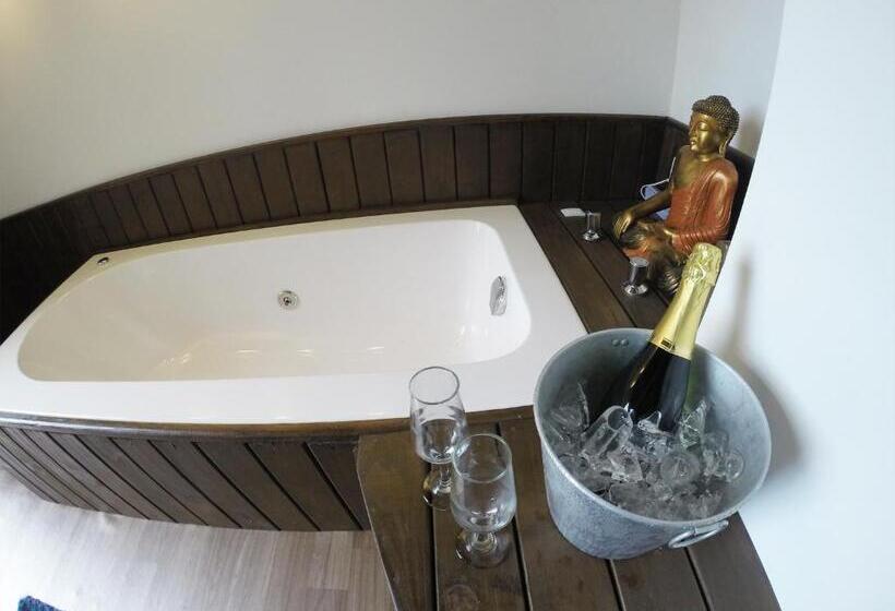 סוויטה דלוקס, Albergue Explorer   Hostel