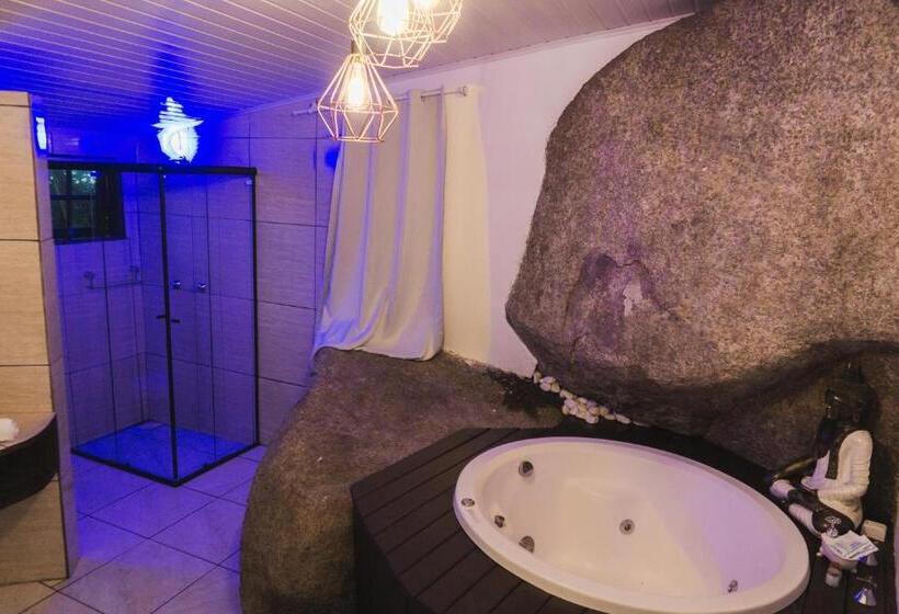 סוויטת סופריור, Albergue Explorer   Hostel