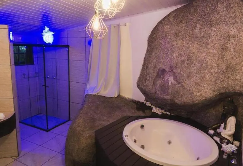 スーペリアースイート, Albergue Explorer   Hostel