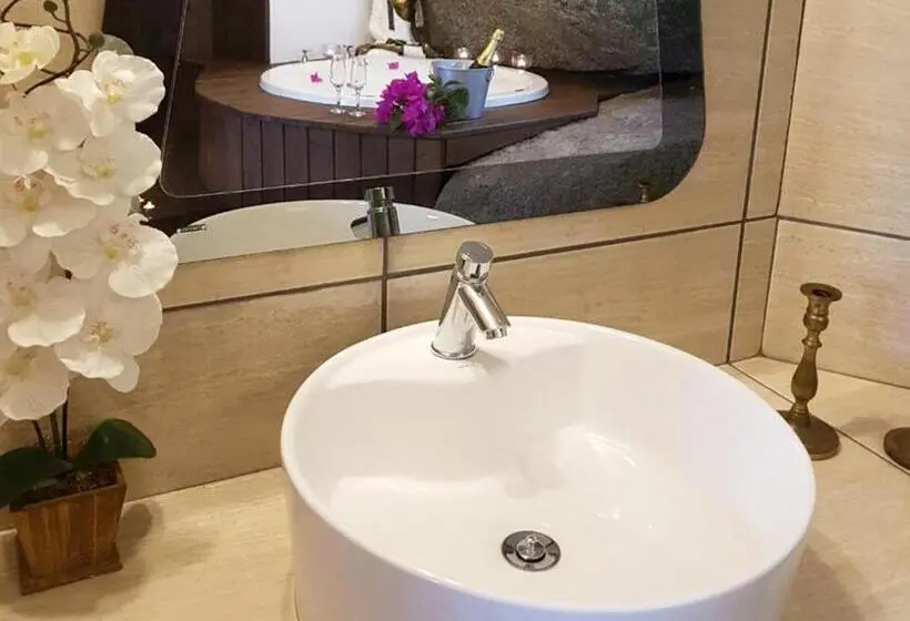 スーペリアースイート, Albergue Explorer   Hostel