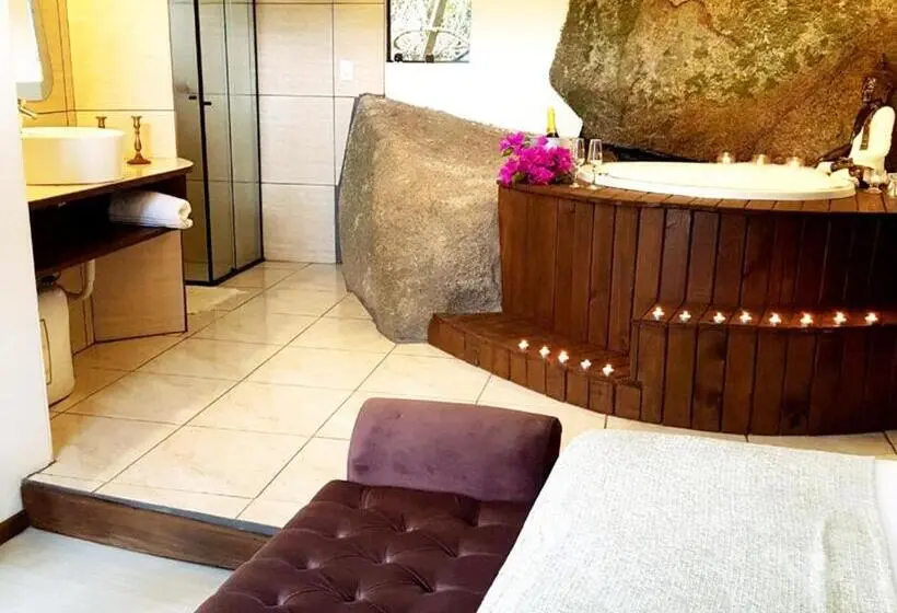 スーペリアースイート, Albergue Explorer   Hostel