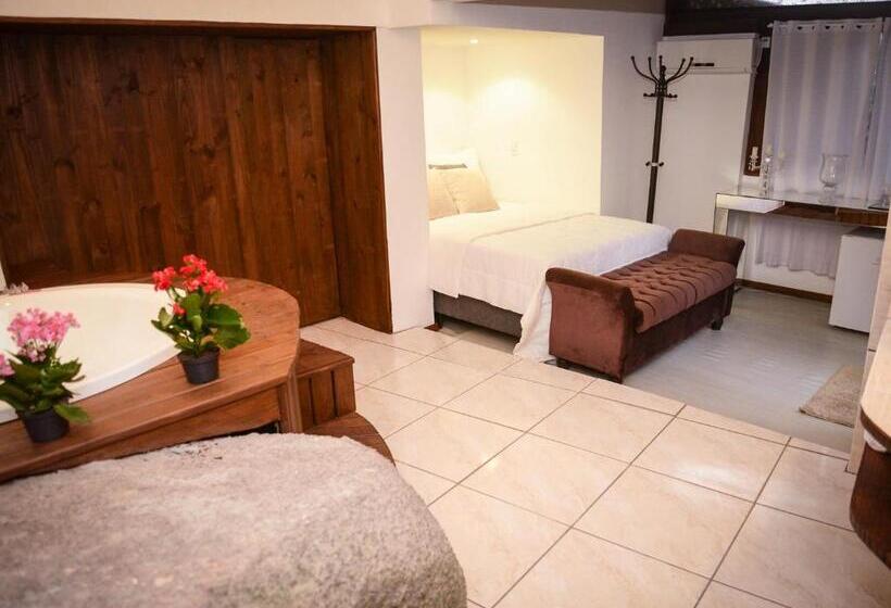 סוויטת סופריור, Albergue Explorer   Hostel