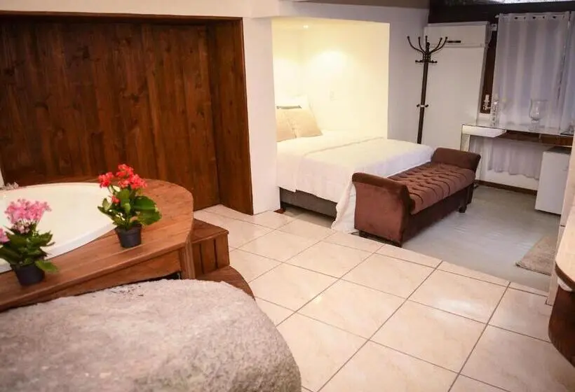 スーペリアースイート, Albergue Explorer   Hostel