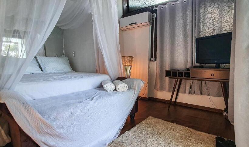 סוויטת סופריור, Albergue Explorer   Hostel