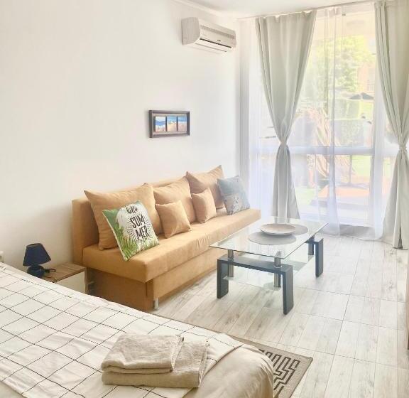 Студио Стандарт Вид на Сад, Apartments In Sunny Island Complex
