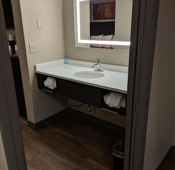 キングサイズベッドのスイートルーム, Riverside Tower