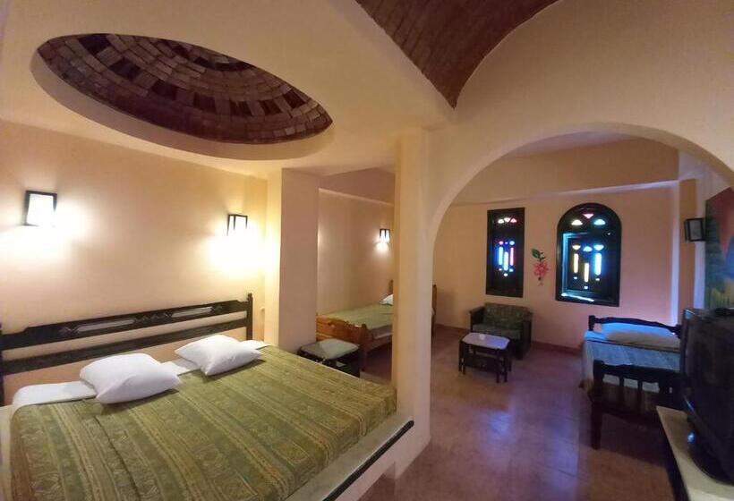 اتاق استاندارد سه نفره, Amar Sina Egyptian Village