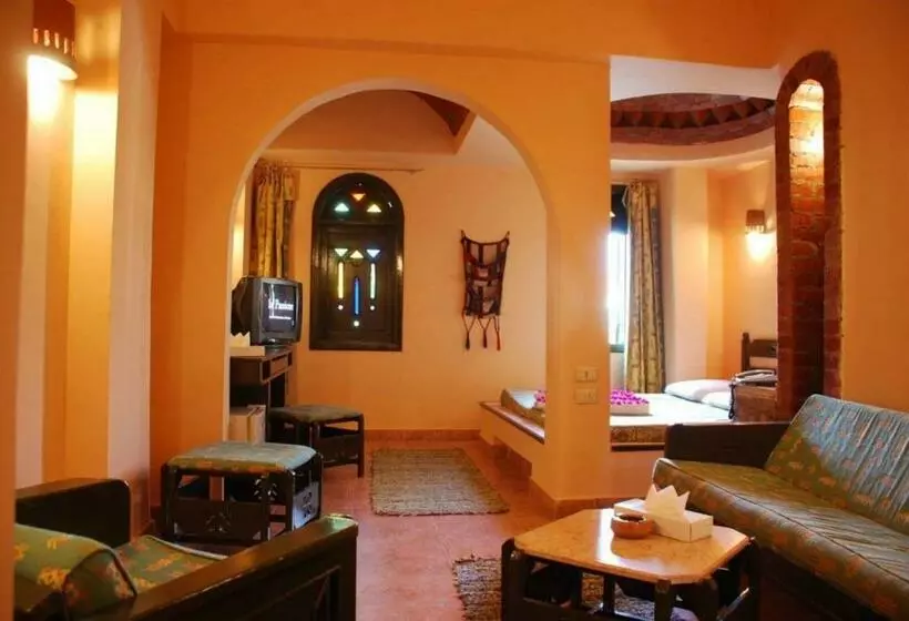 سوییت جونیور, Amar Sina Egyptian Village