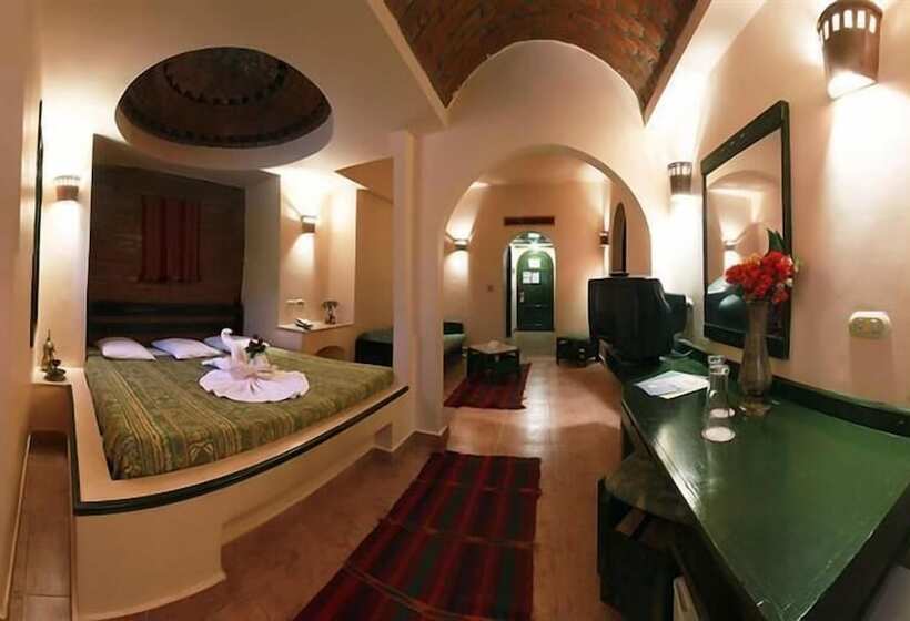 اتاق استاندارد سه نفره, Amar Sina Egyptian Village