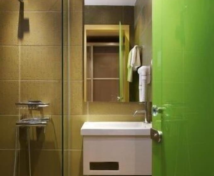 ファミリールーム, Astoria