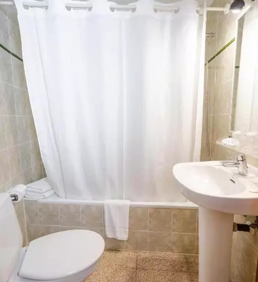Standard Kolmen Hengen Huone, Euro