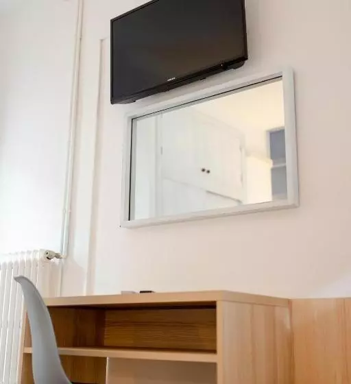 Standard Kolmen Hengen Huone, Euro