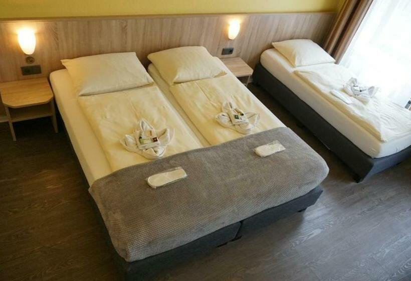 标准三人间共用浴室, Kieler Hof Am Hauptbahnhof   Hamburg Central Station