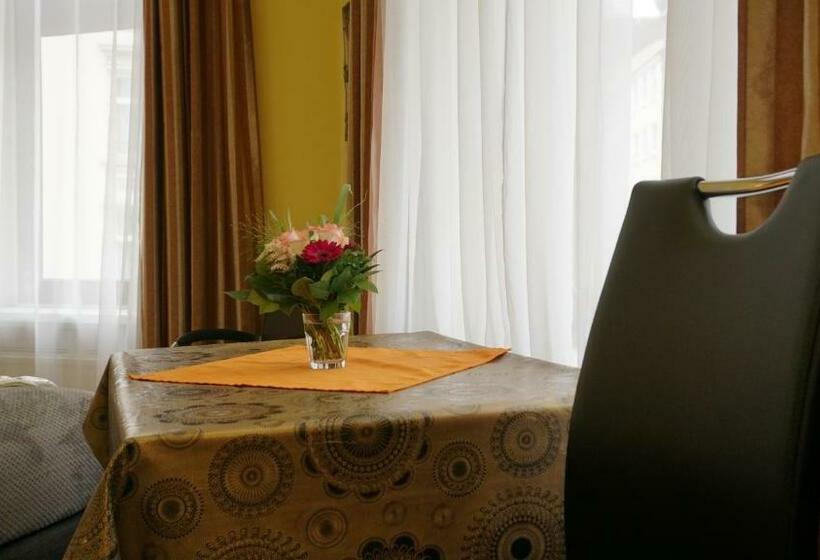 标准三人间共用浴室, Kieler Hof Am Hauptbahnhof   Hamburg Central Station