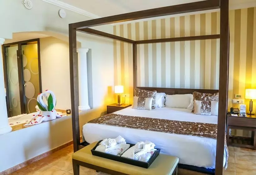 オーシャンビューのクラブルーム, Majestic Colonial Punta Cana   All Inclusive