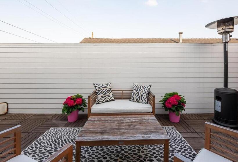 سوئیت با تخت بزرگ, Serenity In The Marigny