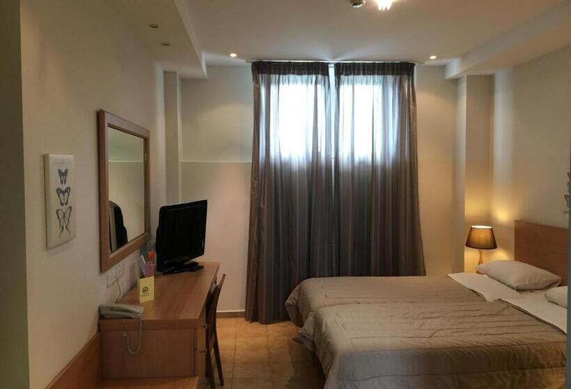 غرفة إقتصادية ثلاثية, Athina Airport