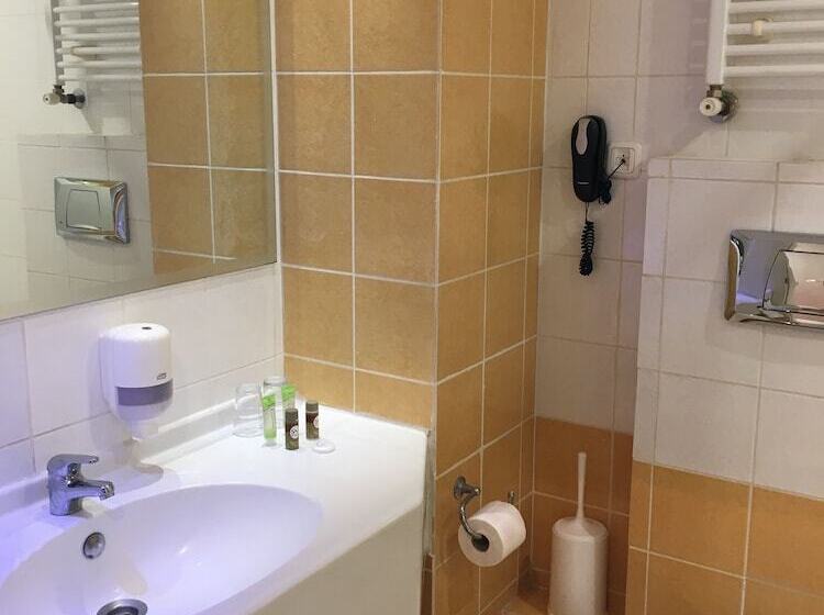 غرفة قياسية, Athina Airport