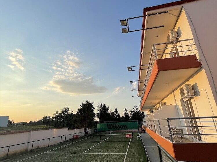 جناح جونيور, Athina Airport