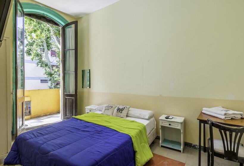 اتاق استاندارد با سرویس بهداشتی مشترک, Granados Hostel