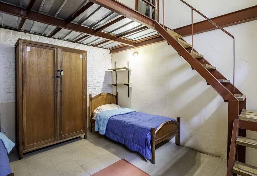 تختخواب در اتاق مشترک, Granados Hostel