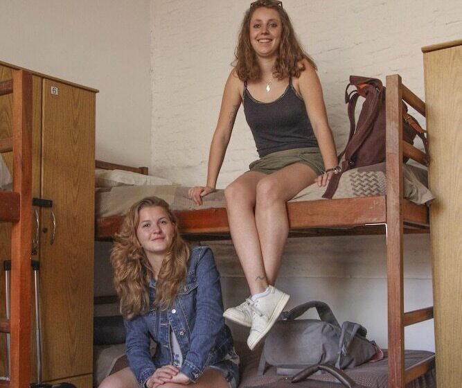 تختخواب در اتاق مشترک, Granados Hostel