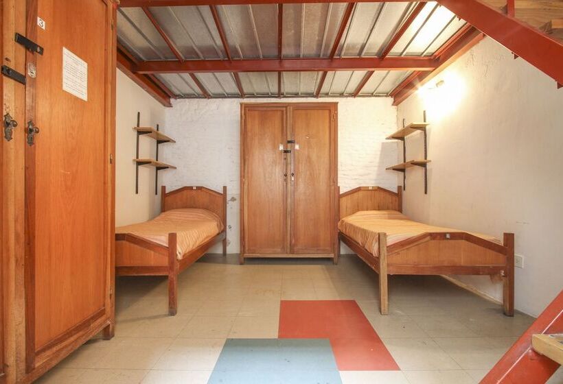 تختخواب در اتاق مشترک, Granados Hostel
