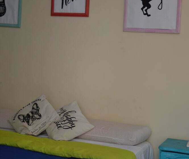 تختخواب در اتاق مشترک, Granados Hostel