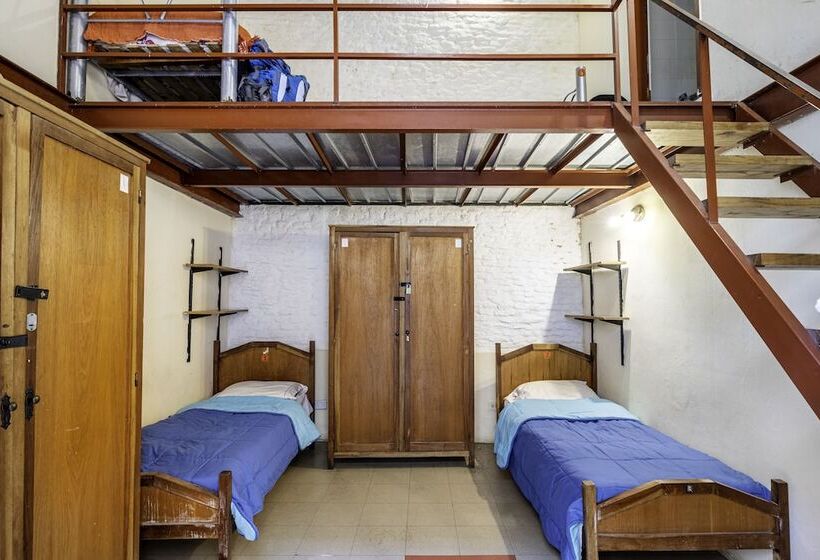 تختخواب در اتاق مشترک, Granados Hostel