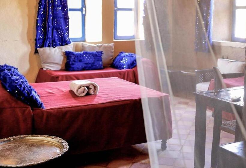 اتاق استاندارد سه تخته با چشم‌انداز, Kanz Erremal