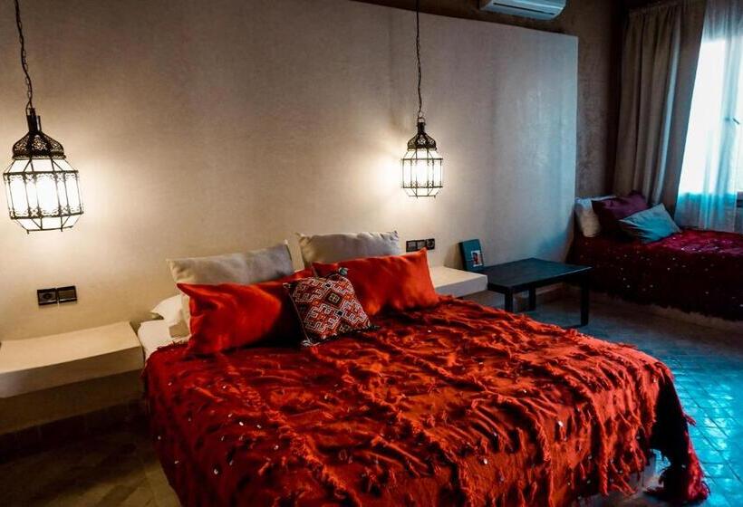 اتاق استاندارد سه نفره, Kanz Erremal