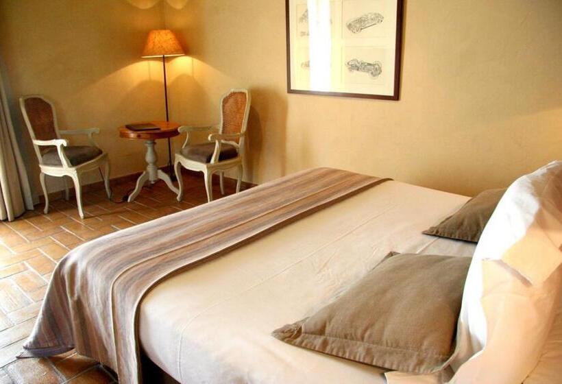 جناح جونيور, Mas Salvi Country Boutique