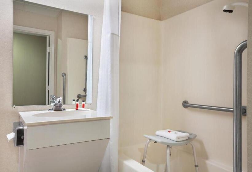 غرفة قياسية سرير كينج لذوى الإحتياجات الخاصة, Super 8 By Wyndham Cherokee