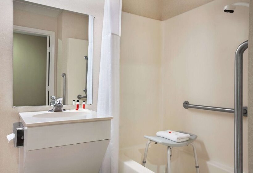 غرفة سوبيريور لذوى الاحتياجات الخاصة, Super 8 By Wyndham Cherokee