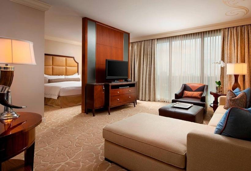 جناح جونيور, The St. Regis Houston