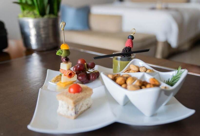 جناح, The St. Regis Houston