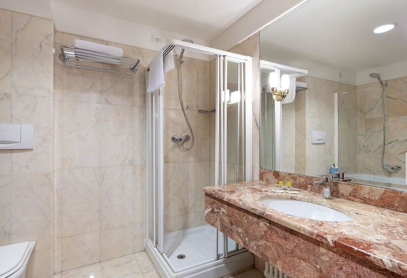 4인용 스탠다드 룸, B&b Hotel Affi   Lago Di Garda