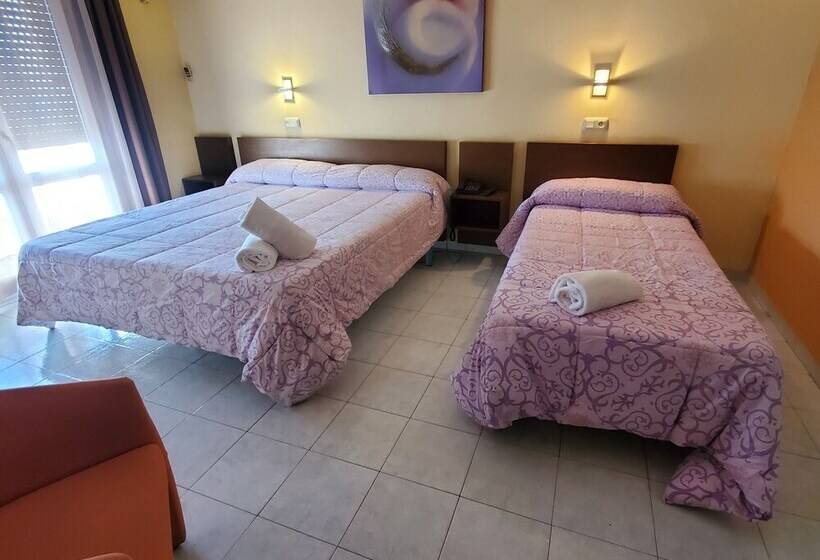 Номер Стандарт Трехместный, Ampuria Inn