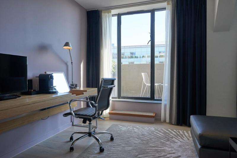 جناح جونيور, Apex City Of London