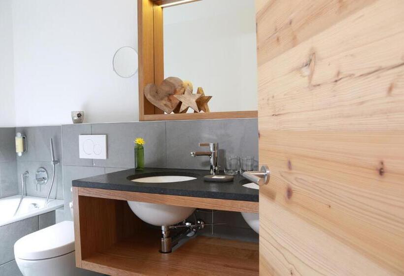 סוויטת ג'וניור עם מרפסת, Bettmerhof